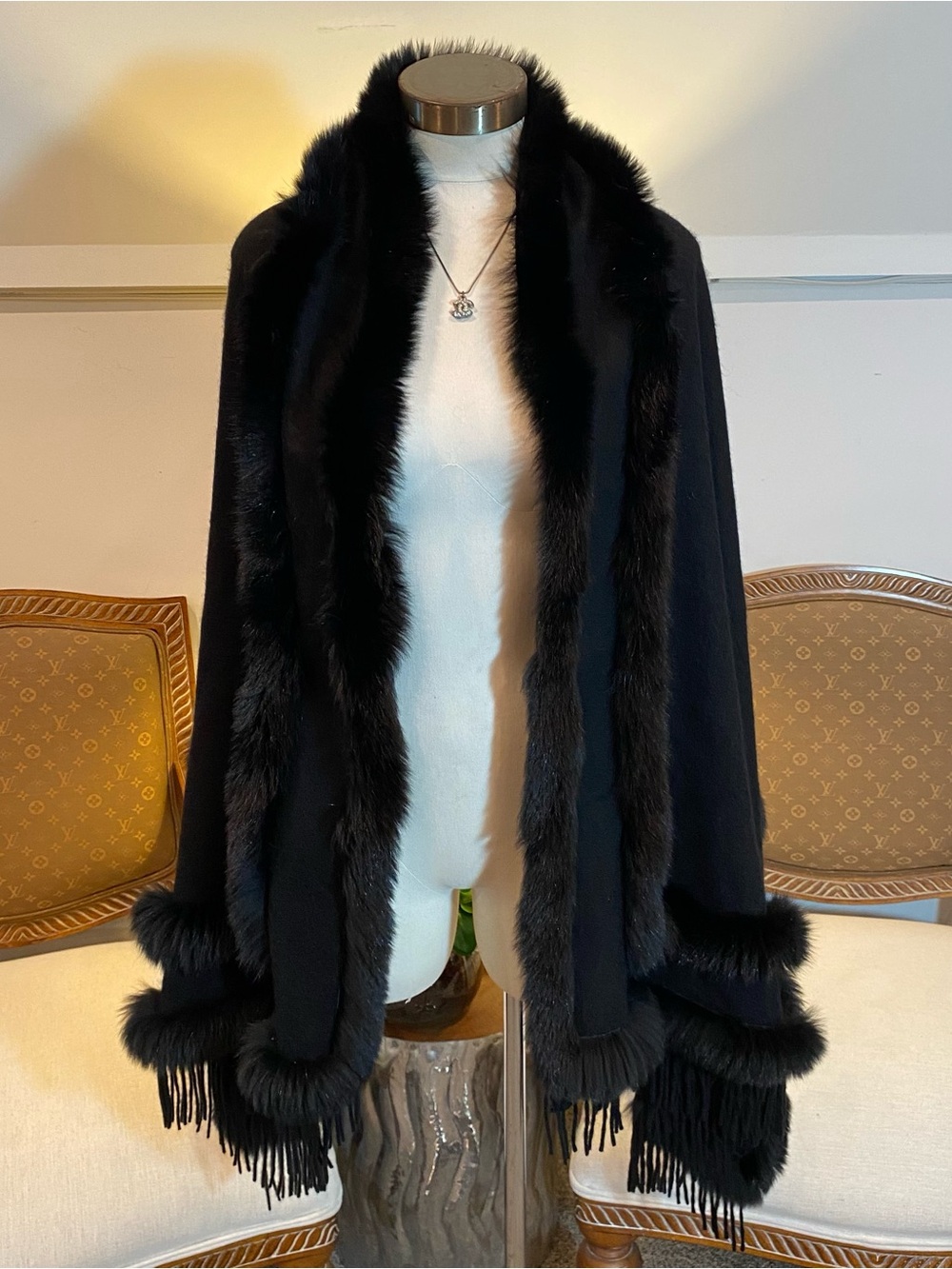 Adrienne Landau Black Cashmere Fur-Trimmed Fringe Shawl Wrap STUNNING